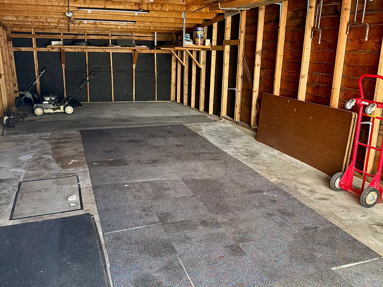 Deep garage with 220v attachment