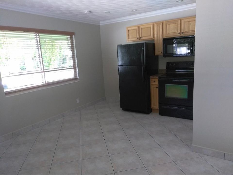 1st image of 644 NE 16th Ave #2