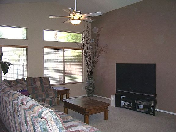 3rd image of 1086 E Jasper Dr