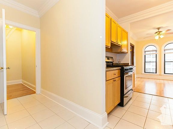 4th image of 401 W Fullerton Pkwy APT 508E