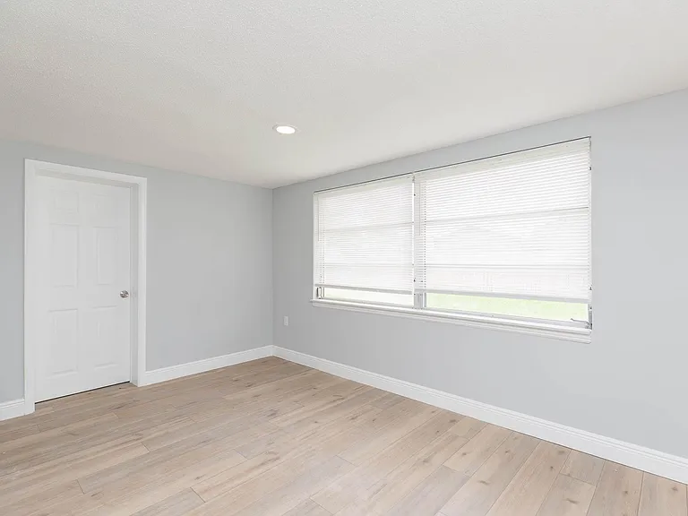 7312 Windsor St — Photo 22