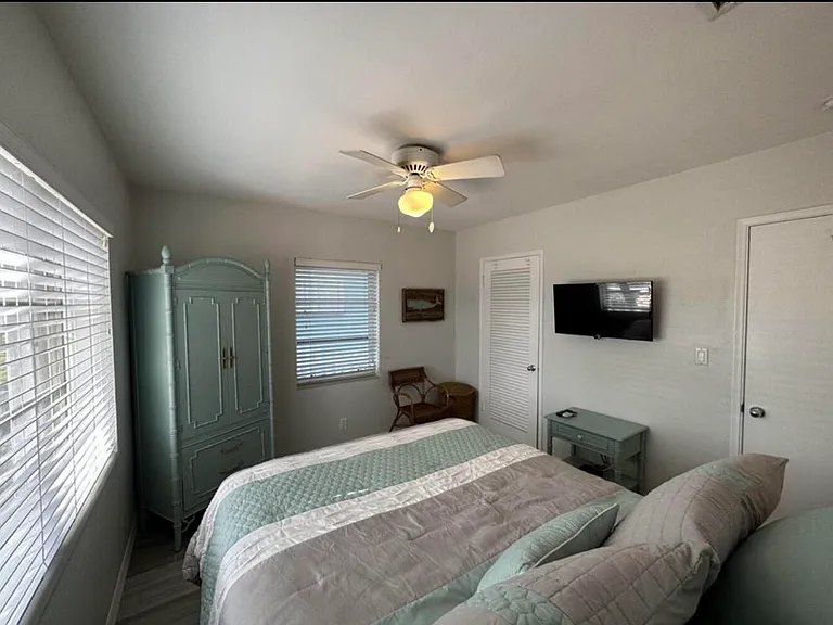 49 Douglas Dr — Photo 32