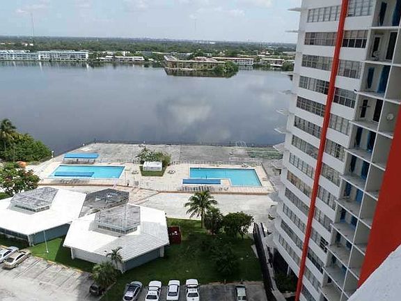 4th image of 1351 NE Miami Gardens Dr APT 415E