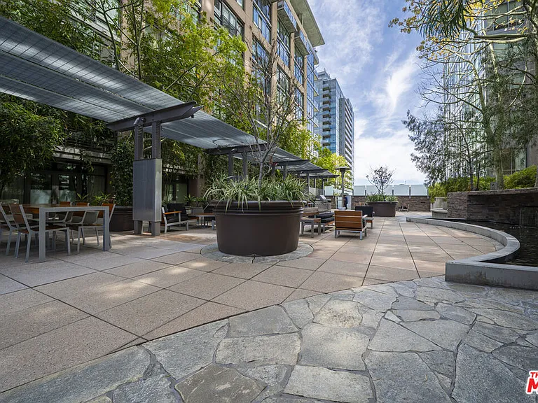 1100 S Hope St #716 — Photo 29