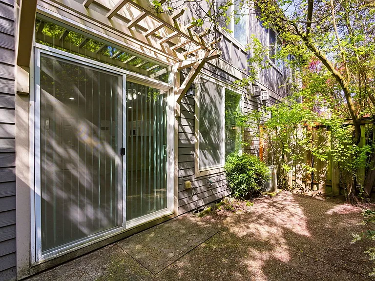 2322 NW 168th Pl — Photo 37