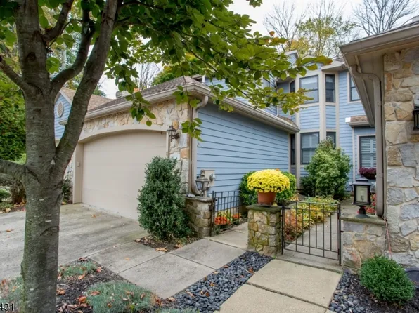 8 Woodstream Ct, Lambertville City, NJ 08530