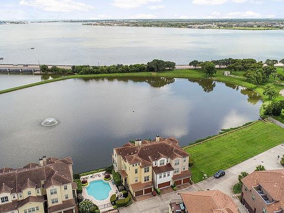 3rd image of 29 Armand Shore Dr