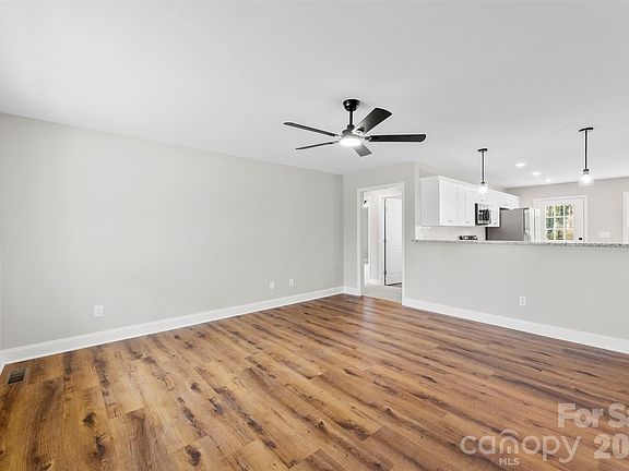 5th image of 119 S Hill Ave