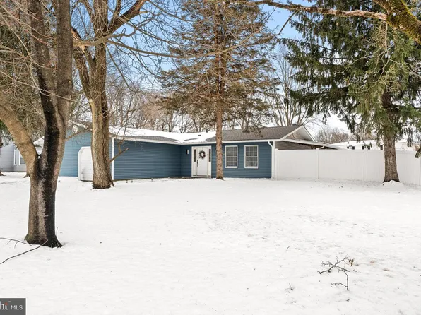 2 Bedford Ct, Mount Holly, NJ 08060