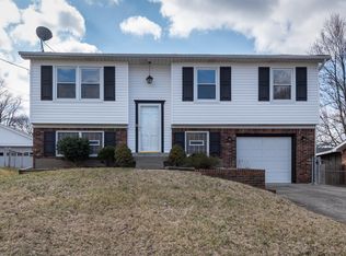 6112 Rocky Mountain Dr, Louisville, KY 40219