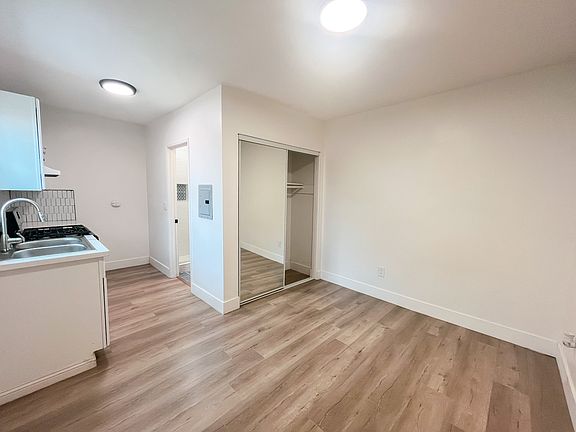 2nd image of 1050 1/2 S Plymouth Blvd #1/2A