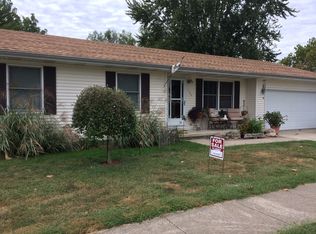 700 W Washington St, Athens, IL 62613