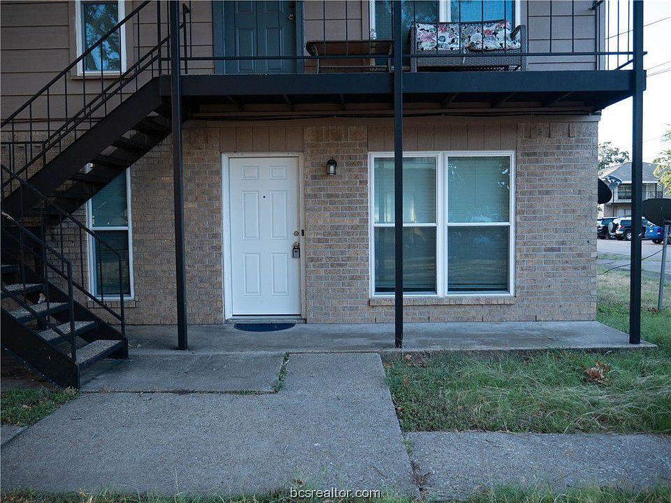 1st image of 2406 Bandera Dr APT B