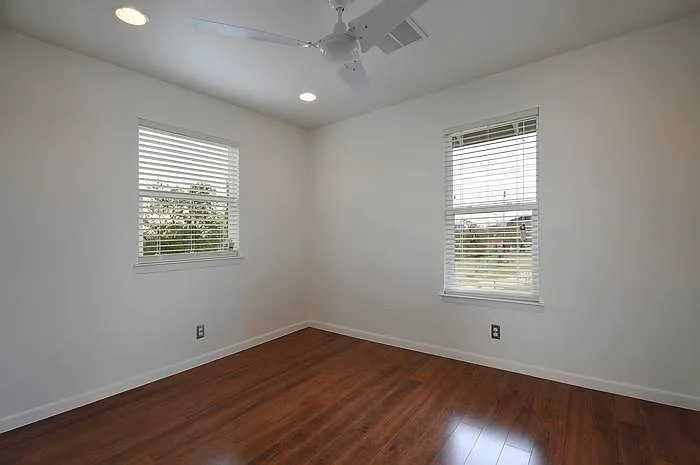 1909 Leona St #202 — Photo 6