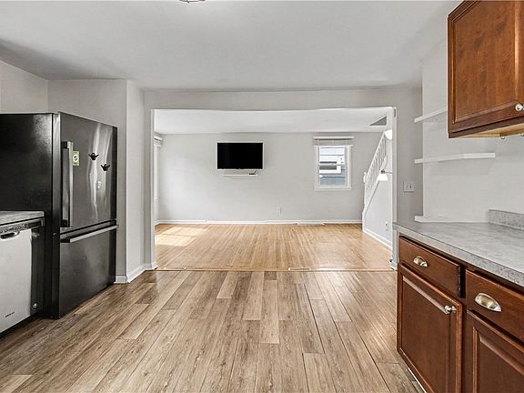 5th image of 127 Wood Rd