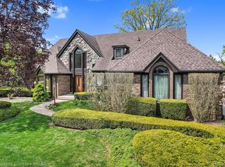 1032 Elmsmere Dr, Northville, MI