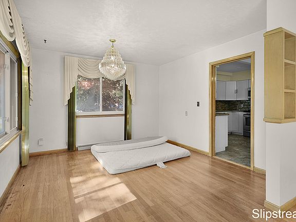 5th image of 168 E Delaware Ave