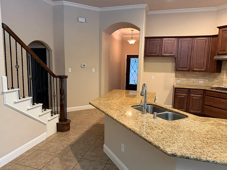 2701 Westpoint Dr — Photo 4