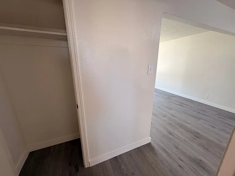 South Garden Apartments — Photo 7