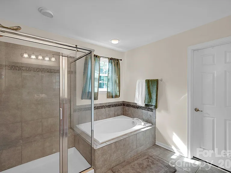 106 Ashton Dr — Photo 12