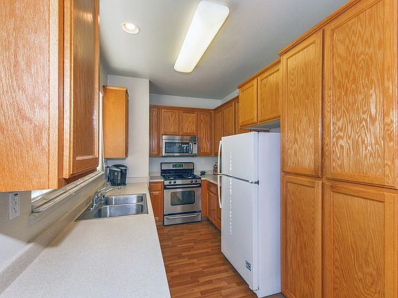 4th image of 122 Northside Ave