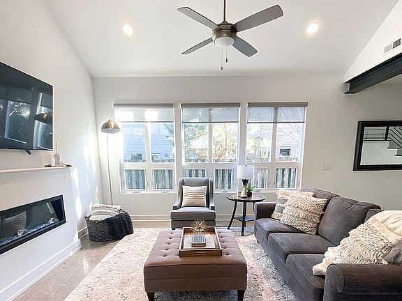 FR w/Vaulted Ceiling