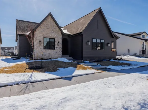 307 SW 17th St, Ankeny, IA 50023