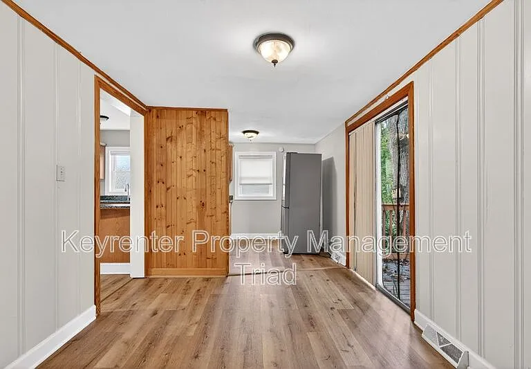 704 E Lexington Ave — Photo 13