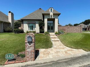 2 Steamboat Bnd, New Iberia, LA 70563