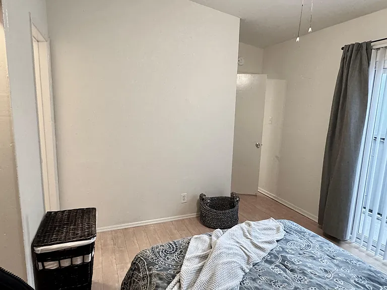10519 Chandler Blvd #B — Photo 8