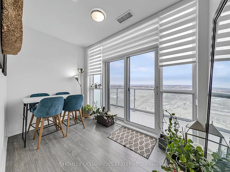225 Village Green Sq #Penthouse 08 — Photo 15