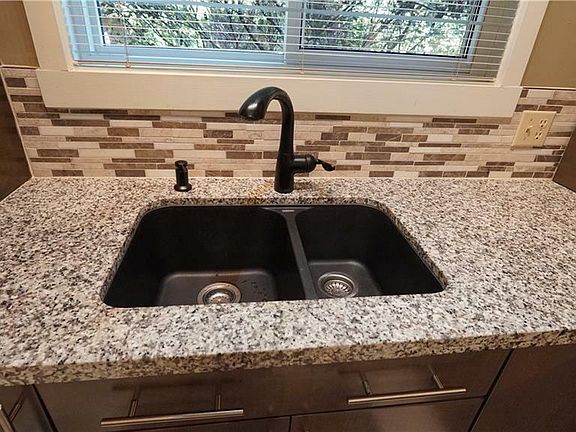 5th image of 5 Dawson Dr #336