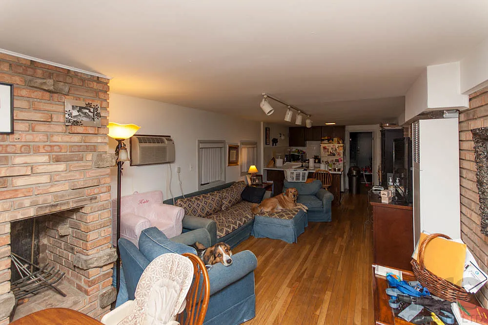 Building Photo - 831 Wrightwood