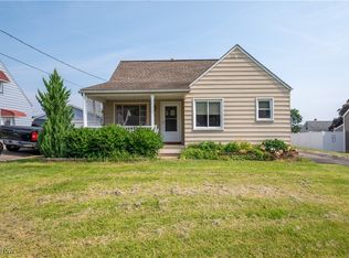 135 Renee Dr, Struthers, OH