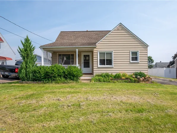 135 Renee Dr, Struthers, OH 44471