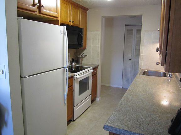 3rd image of 220 Bedford St APT 7H