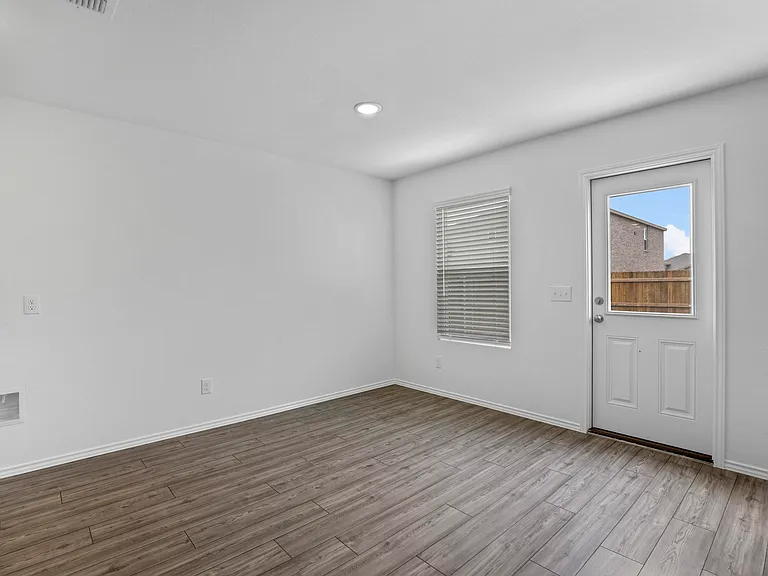 4541 Benham Dr — Photo 2