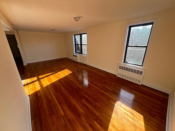 5th image of 14454 Roosevelt Ave #1F