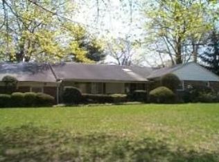 38 Cedar Dr, Great Neck, NY 11021