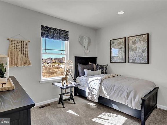 2nd image of 3385 Landmark Ct