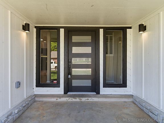 4th image of 3405 W Richmond St