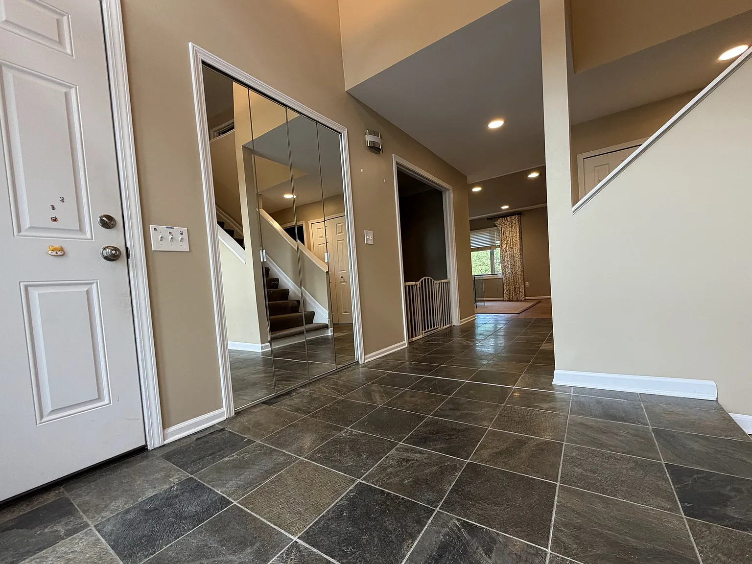 3 bed, 2.5 bath, 2287 sqft, $3,049 — Photo 2