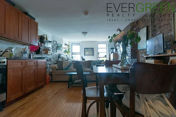 Rented by Evergreen Apartments BK | media 57