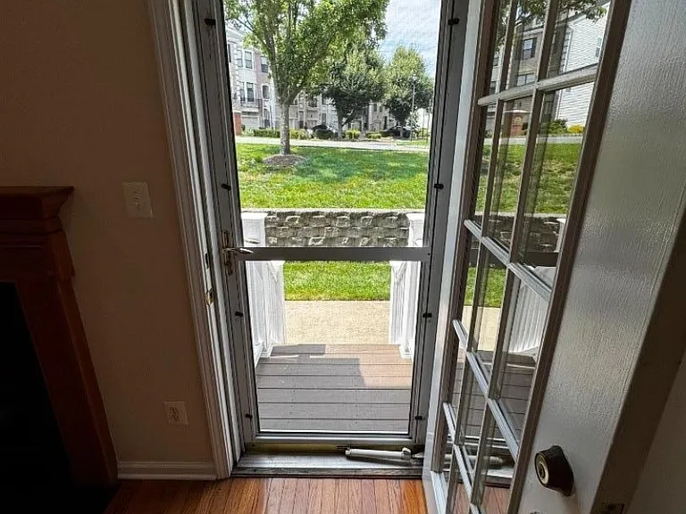 533 Coventry Dr — Photo 12