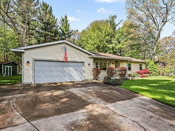 3rd image of 7701 Pinewood Dr