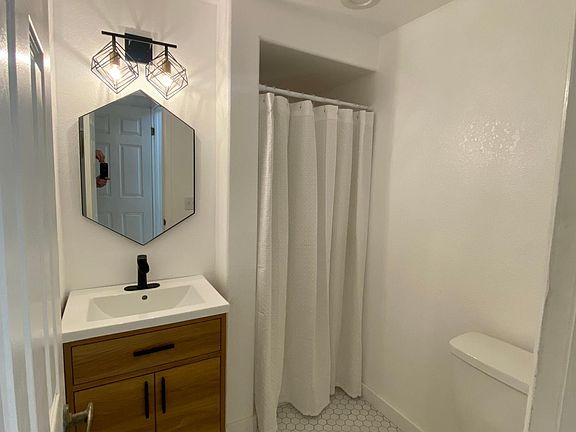 5th image of 1727 S Myers St #B