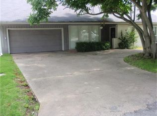 502 Bay Colony Dr, La Porte, TX 77571