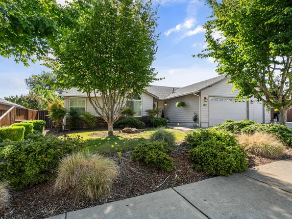 2025 SW Colorado Ln, Grants Pass, OR 97527