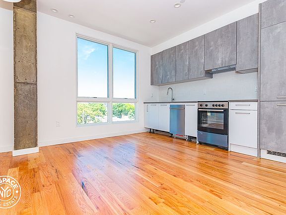 3rd image of 595 New York Ave #6BX