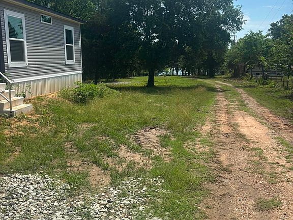 3rd image of 1429 Oak Hill Dr